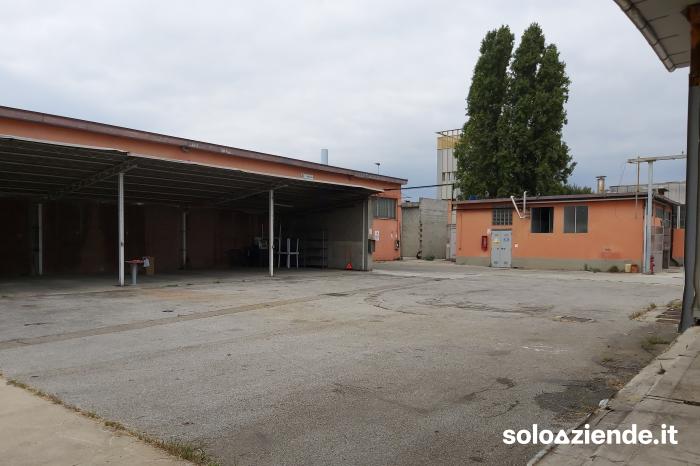 Affitto Fabbricati industriali - Capannoni LOCALI PER DEPOSITO MERCI LIBERI SUBITO A MILANO a Pero (MI)