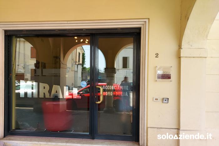 Vendita Commercio al dettaglio non alimentare CEDESI ATTIVITA'ACCONCIATURE MASCHILE E FEMMINILE  a Vicenza (VI)