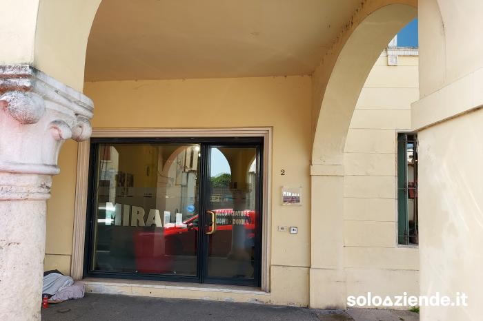 Vendita Commercio al dettaglio non alimentare CEDESI ATTIVITA'ACCONCIATURE MASCHILE E FEMMINILE  a Vicenza (VI)