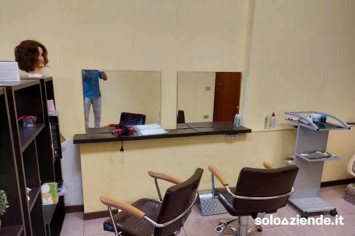 Vendita Commercio al dettaglio non alimentare CEDESI ATTIVITA'ACCONCIATURE MASCHILE E FEMMINILE  a Vicenza (VI)