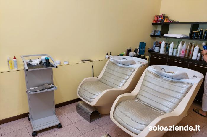 Vendita Commercio al dettaglio non alimentare CEDESI ATTIVITA'ACCONCIATURE MASCHILE E FEMMINILE  a Vicenza (VI)