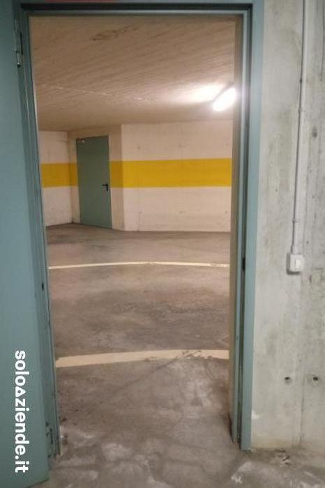 Affitto Locali commerciali e artigianali GRANDE MAGAZZINO DI 24MQ a Milano (MI)