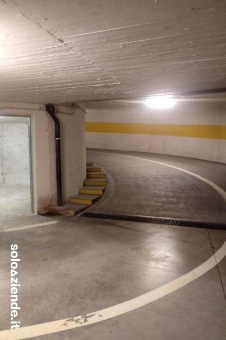 Affitto Locali commerciali e artigianali GRANDE MAGAZZINO DI 24MQ a Milano (MI)