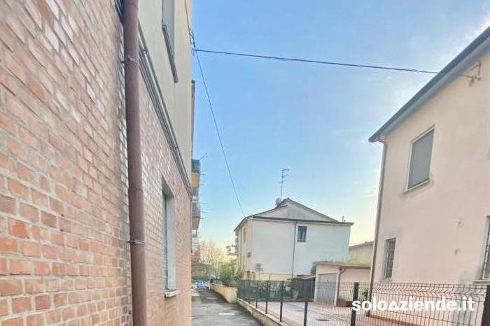 Vendita Commercio al dettaglio non alimentare VENDESI FERRAMENTA CON CESSIONE MURI a Occhiobello (RO)