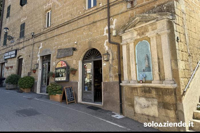 Vendita Ristoranti VENDESI ENOTECA E BOTTEGA DI PRODOTTI TIPICI  a Sorano (GR)