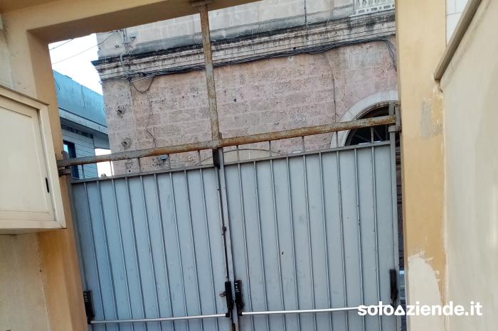 Affitto Immobili uso ufficio - ambulatorio IMMOBILE P. TERRA VIC OSP. DIVENERE 267MQ  LIBERO  a Bari (BA)