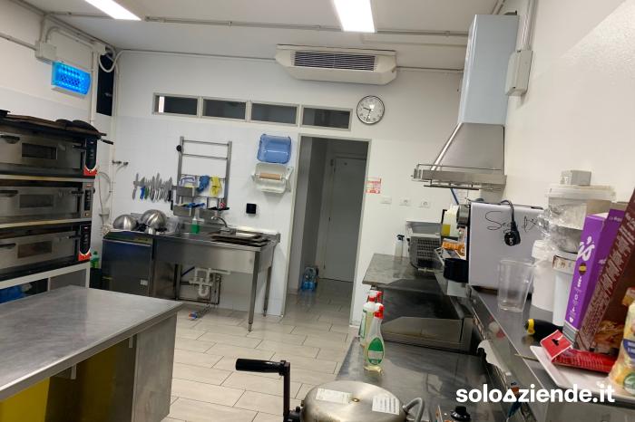 Vendita Attivita' artigianali alimentari e non VENDESI ATTIVITÀ DI PIADINERIA E PIZZA IN PALA  a Badia Polesine (RO)