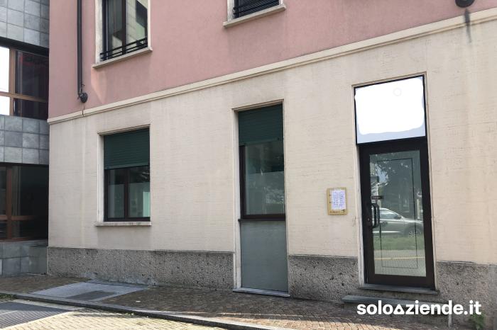 Vendita Immobili uso ufficio - ambulatorio VENDESI LOCALI COMMERCIALI CON MAGAZZINO DEPOSITO  a Desio (MB)