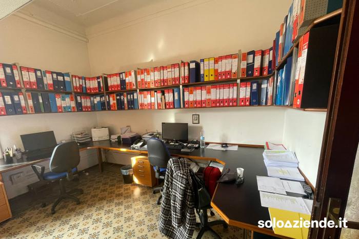 Affitto Immobili uso ufficio - ambulatorio LOCALE COMMERCIALE IN PALAZZO D'EPOCA a Ancona (AN)
