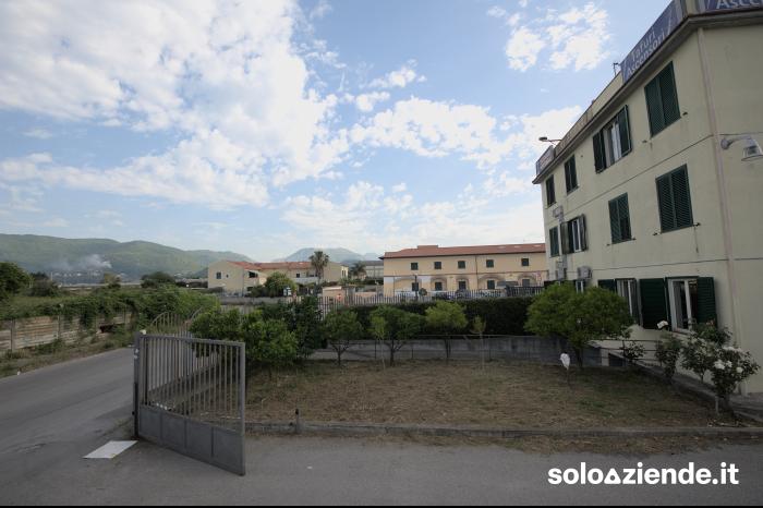 Affitto Immobili uso ufficio - ambulatorio PALAZZINA UFFICIO CON POSTI AUTO E GARAGE  a Salerno (SA)