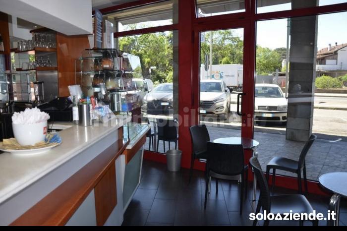 Vendita Bar CEDESI BAR AVVIATO DA OLTRE 35 ANNI A NICHELINO  a Nichelino (TO)