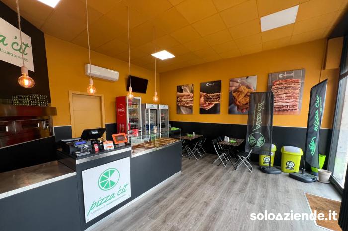 Vendita Commercio al dettaglio solo alimentare VENDESI O CEDESI PIZZERIA D'ASPORTO a Torino (TO)