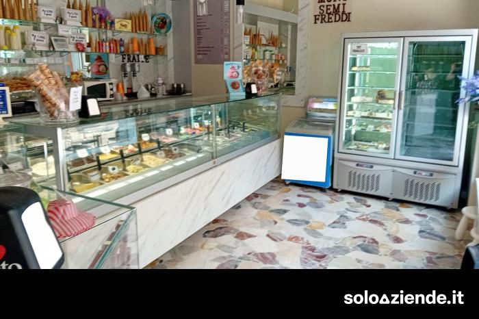 Vendita Attivita' artigianali alimentari e non VENDITA GELATERIA , YOGURTIERA  a Vanzaghello (MI)