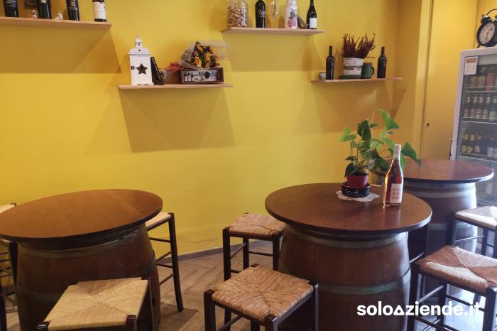 Vendita Bar VENDESI ATTIVITÀ DI ENOTECA/WINE BAR a Taranto (TA)