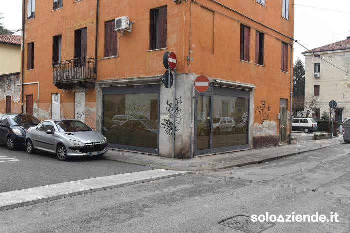 Vendita Locali commerciali e artigianali NEGOZIO SEMICENTRALE A VICENZA a Vicenza (VI)
