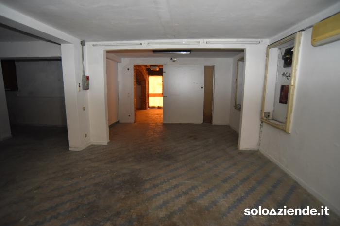 Vendita Locali commerciali e artigianali NEGOZIO SEMICENTRALE A VICENZA a Vicenza (VI)