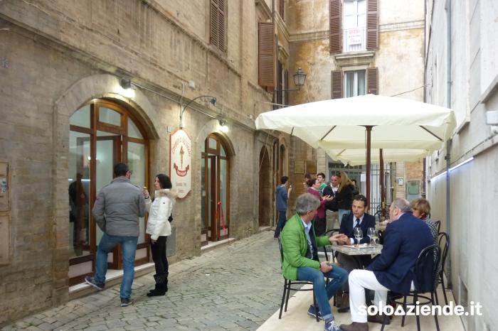Vendita Attivita' artigianali alimentari e non CEDESI ATTIVITÀ BEN AVVIATA DI GELATERIA a Osimo (AN)