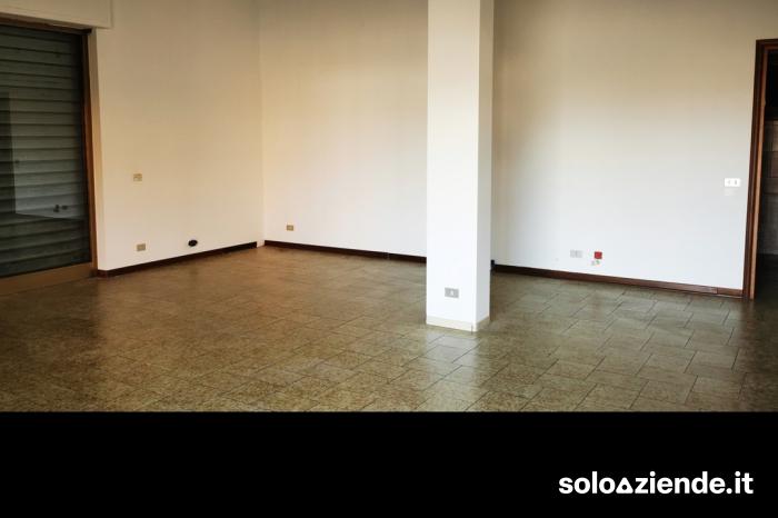 Vendita Immobili uso ufficio - ambulatorio LOCALE COMMERCIALE DI 78MQ CON MAGAZZINO/DEPOSITO  a San Giorgio Piacentino (PC)