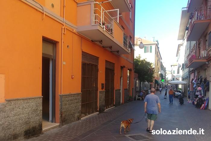 Affitto Locali commerciali e artigianali PIETRA LIGURE AMPIO LOCALE NEL CENTRO STORICO a Pietra Ligure (SV)