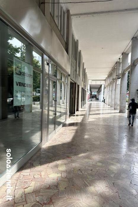 Vendita Locali commerciali e artigianali NEGOZIO VETRINATO A MESTRE CORSO DEL POPOLO a Venezia (VE)