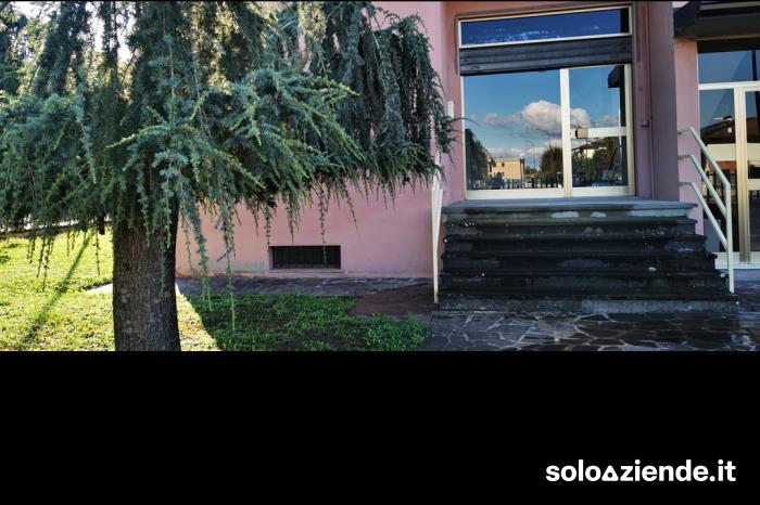 Vendita Immobili uso ufficio - ambulatorio LOCALE COMMERCIALE DI 78MQ CON MAGAZZINO/DEPOSITO  a San Giorgio Piacentino (PC)