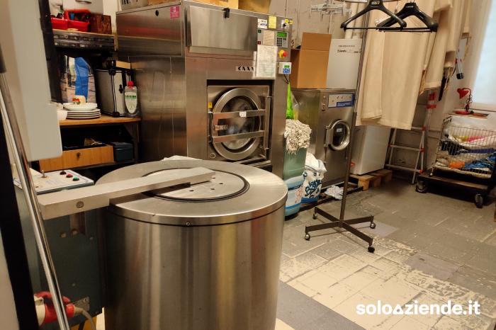 Vendita Attivita' artigianali alimentari e non LAVANDERIA LAVASECCO  a Milano (MI)
