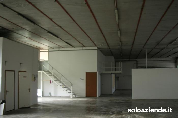 Vendita Fabbricati industriali - Capannoni CAPANNONE 2APPARTAMENTI TERRENO AGRI a San Quirino (PN)