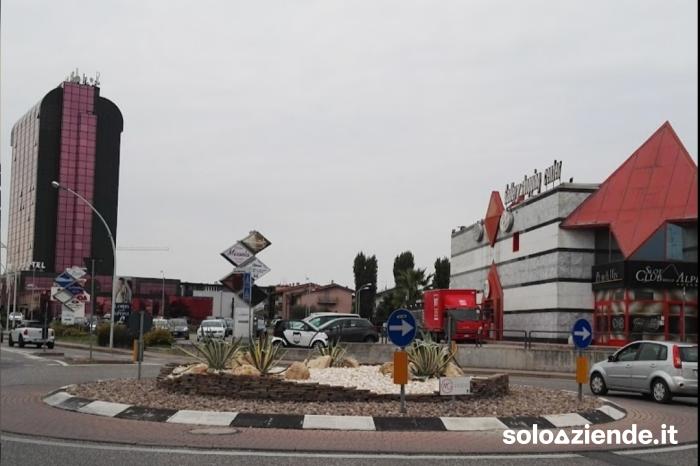 Affitto Servizi vari NEGOZIO COMMERCIALE IN CENTRO COMMERCIAL a Bussolengo (VR)