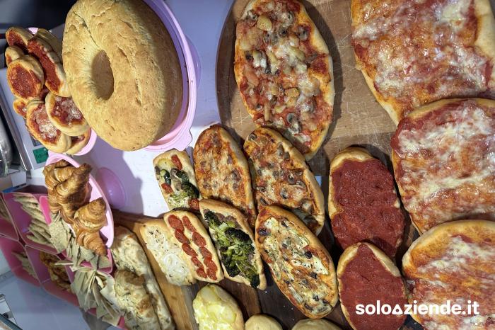 Vendita Commercio al dettaglio solo alimentare SPLENDIDA RIVENDITA PANETTERIA PASTICCERIA PIZZERI a Bologna (BO)