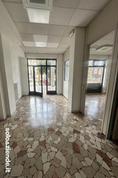 NEGOZIO IN AFFITTO MESTRE CORSO DEL POPOLO - Soloaziende.it