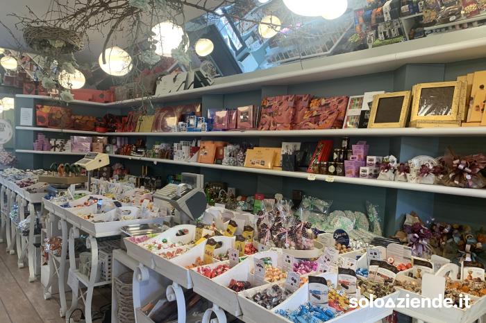 Vendita Commercio al dettaglio solo alimentare NEGOZIO RIVENDITA CIOCCOLATINI/DOLCIUMI E CONFEZ a Padova (PD)