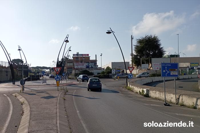 Vendita Fabbricati industriali - Capannoni MAGAZZINO 1080 MQ ADIACENTE VIA NETTUNENSE  a Ariccia (RM)