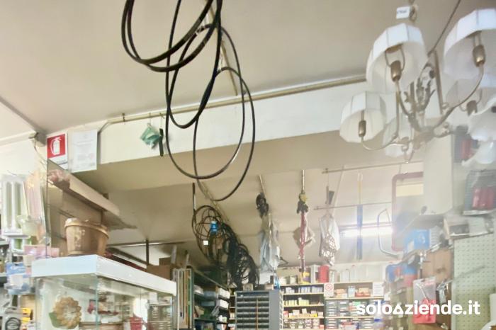 Vendita Commercio al dettaglio non alimentare VENDESI FERRAMENTA CON CESSIONE MURI a Occhiobello (RO)