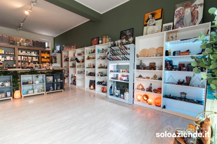 Vendita Commercio al dettaglio non alimentare NEGOZIO AL DETTAGLIO E ANNESSO STUDIO OLISTICO  a Viagrande (CT)