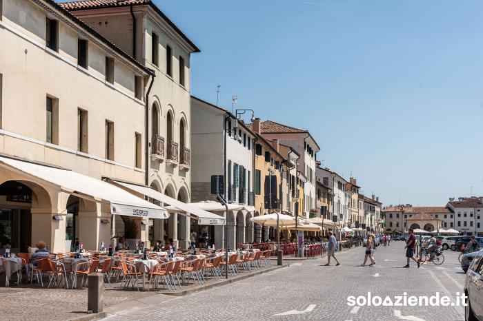 Vendita Locali commerciali e artigianali NEGOZIO SOTTO I PORTICI PIAZZA GIORGIONE a Castelfranco Veneto (TV)