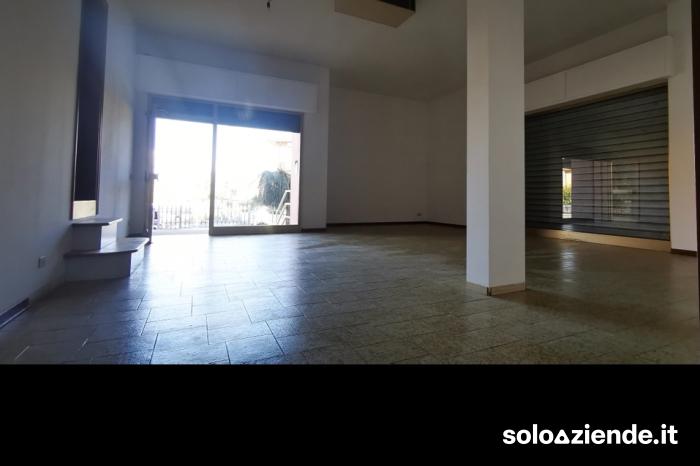 Vendita Immobili uso ufficio - ambulatorio LOCALE COMMERCIALE DI 78MQ CON MAGAZZINO/DEPOSITO  a San Giorgio Piacentino (PC)