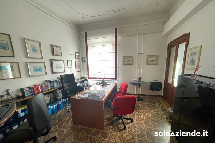 Affitto Immobili uso ufficio - ambulatorio LOCALE COMMERCIALE IN PALAZZO D'EPOCA a Ancona (AN)