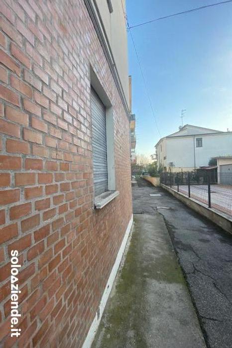 Vendita Commercio al dettaglio non alimentare VENDESI FERRAMENTA CON CESSIONE MURI a Occhiobello (RO)