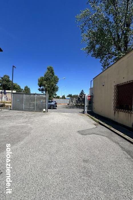 CAPANNONE CON SCOPERTO IN AFFITTO A MESTRE - Soloaziende.it