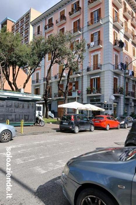 Vendita Locali commerciali e artigianali VENDO IMMOBILE USO COMMERCIALE a Napoli (NA)