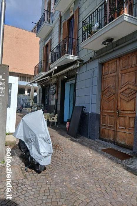 Vendita Locali commerciali e artigianali VENDO IMMOBILE USO COMMERCIALE OCCUPATO DA BAR PIZ a Napoli (NA)