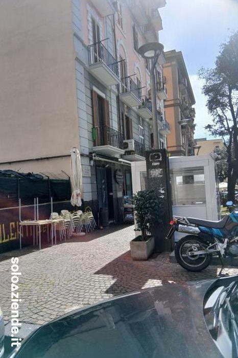 Vendita Locali commerciali e artigianali VENDO IMMOBILE USO COMMERCIALE OCCUPATO DA BAR PIZ a Napoli (NA)