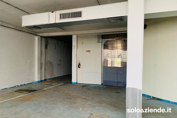 Affitto Fabbricati industriali - Capannoni AFFITASI CAPANNONE/MAGAZZINO A PERO a Pero (MI)