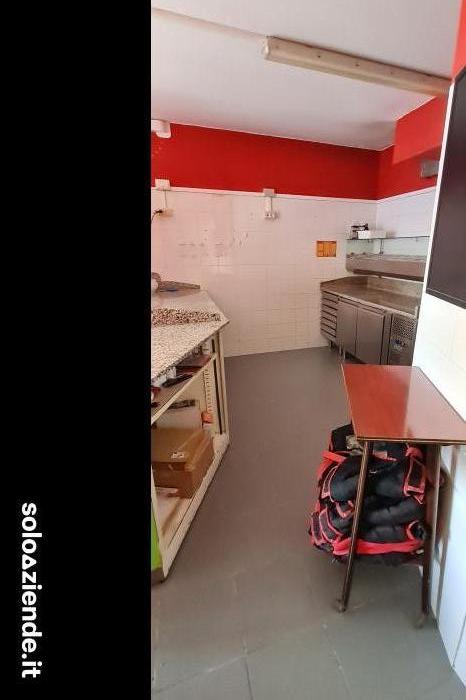 Vendita Attivita' artigianali alimentari e non VENDESI ATTIVITA' DI PIZZERIA DA ASPORTO a Ferrara (FE)