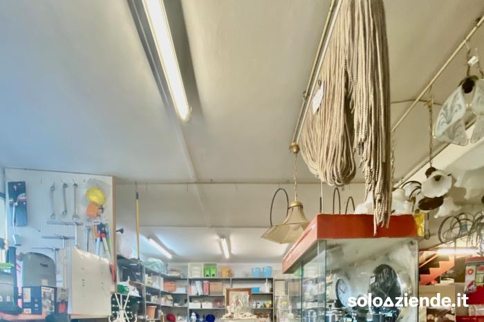 Vendita Commercio al dettaglio non alimentare VENDESI FERRAMENTA CON CESSIONE MURI a Occhiobello (RO)