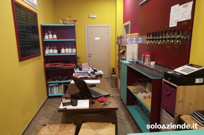 Vendita Bar VENDESI ATTIVITÀ DI ENOTECA/WINE BAR a Taranto (TA)