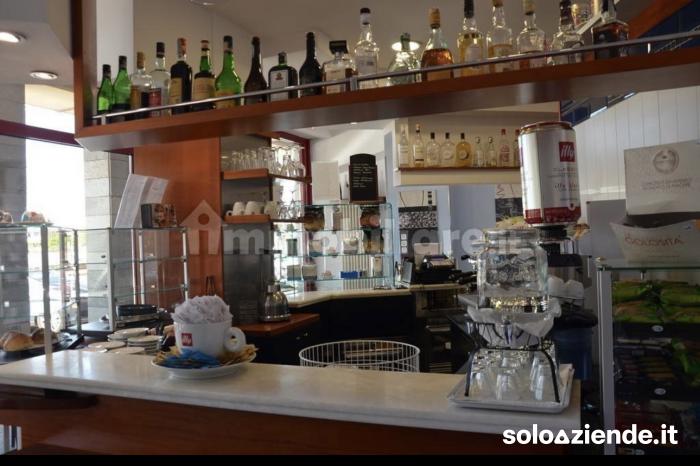 Vendita Bar CEDESI BAR AVVIATO DA OLTRE 35 ANNI A NICHELINO  a Nichelino (TO)