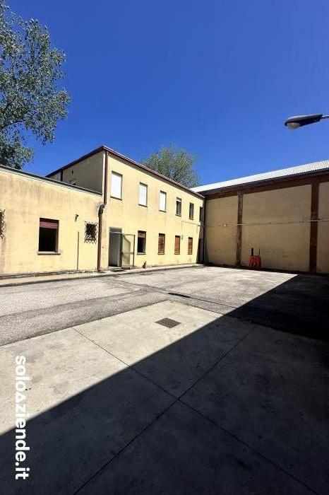 CAPANNONE CON SCOPERTO IN AFFITTO A MESTRE - Soloaziende.it