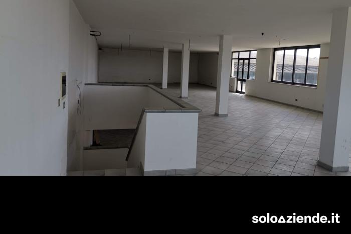 Affitto Edifici interi commerciali LOCALE COMMERCIALE  440 MQ a Matino (LE)