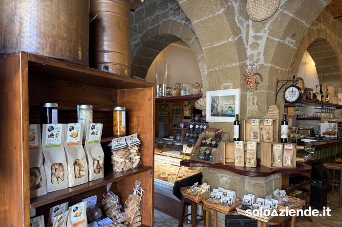 Vendita Ristoranti VENDESI ENOTECA E BOTTEGA DI PRODOTTI TIPICI  a Sorano (GR)